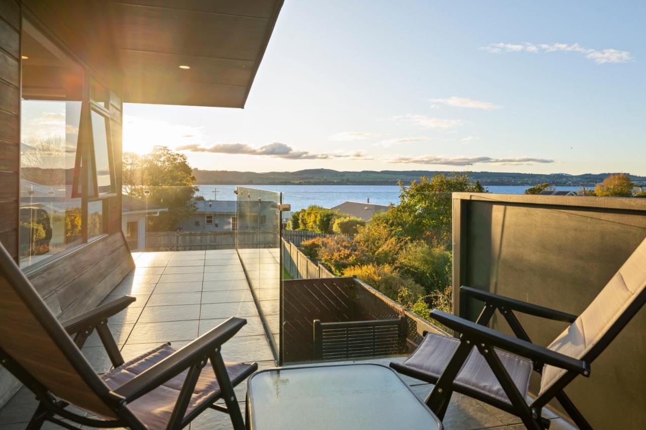 Taupo Escape - Rainbow Point Holiday Home Екстер'єр фото