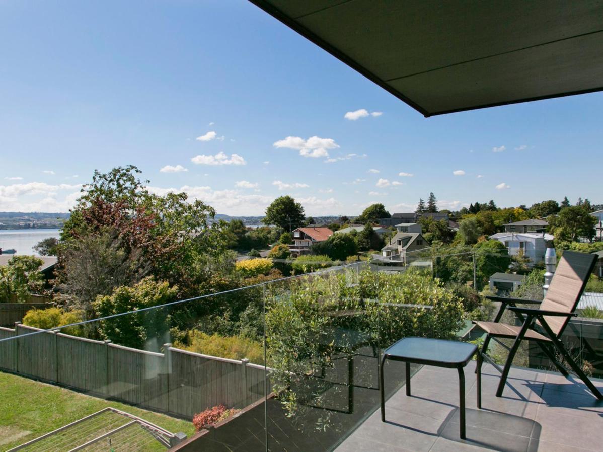 Taupo Escape - Rainbow Point Holiday Home Екстер'єр фото