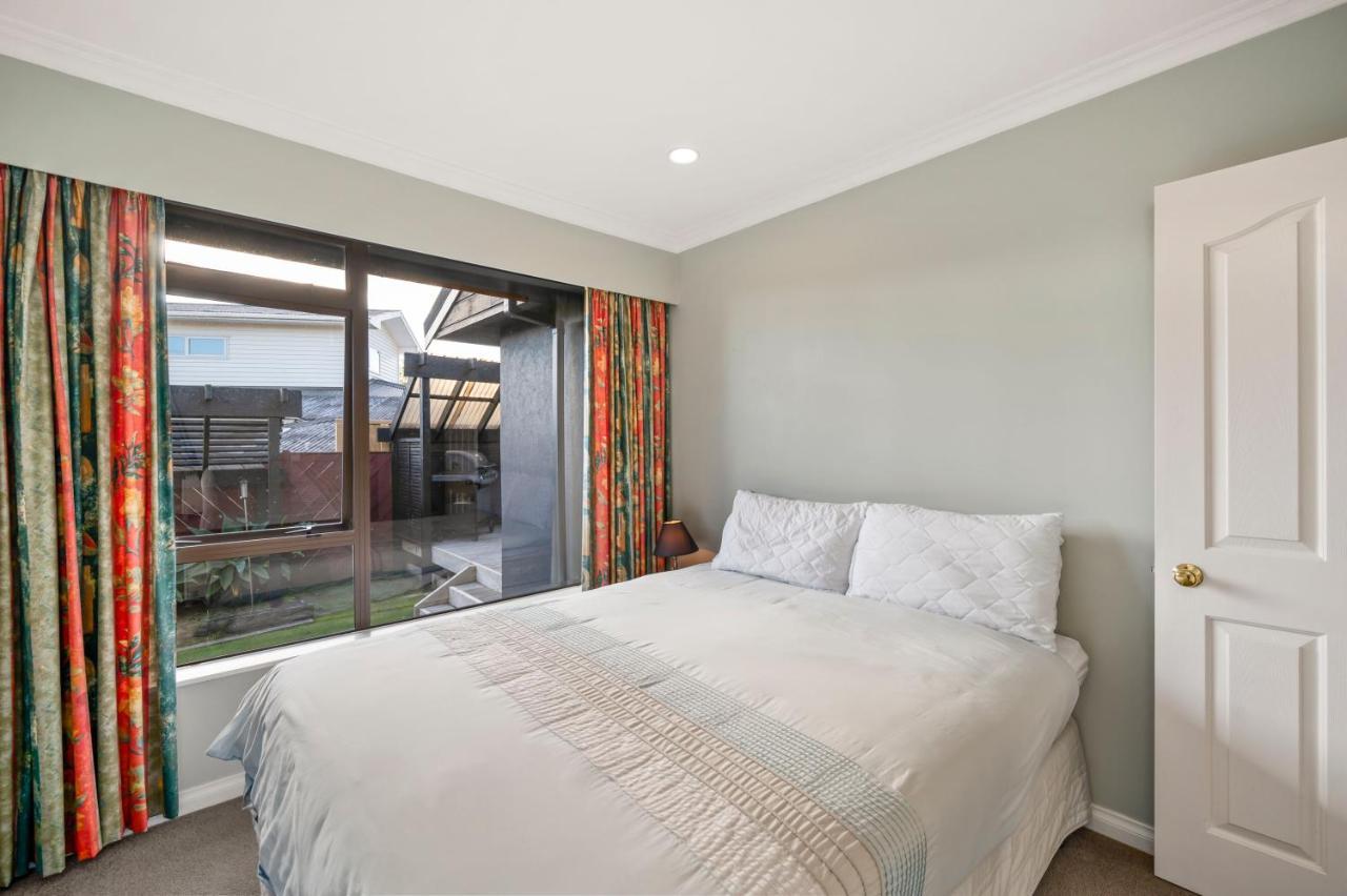 Taupo Escape - Rainbow Point Holiday Home Екстер'єр фото