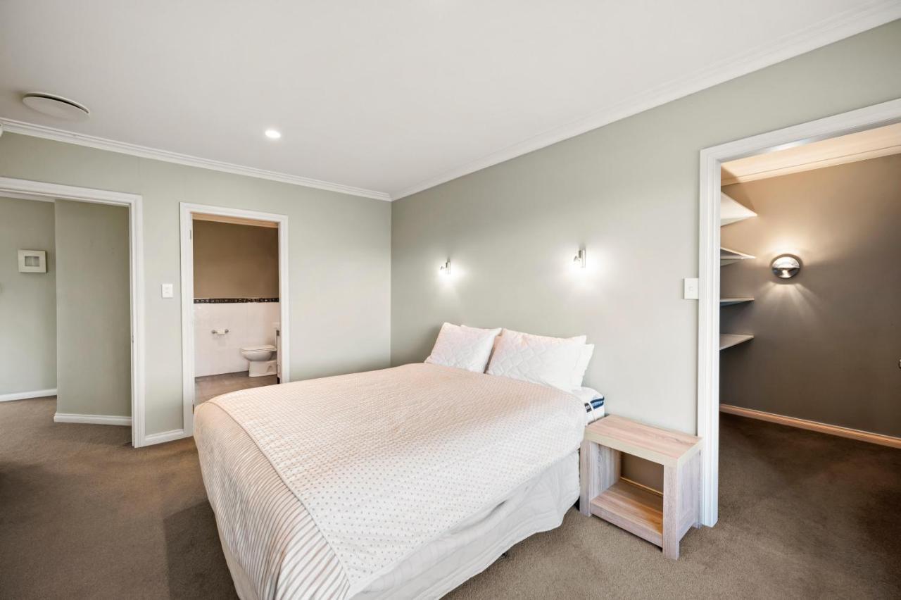 Taupo Escape - Rainbow Point Holiday Home Екстер'єр фото