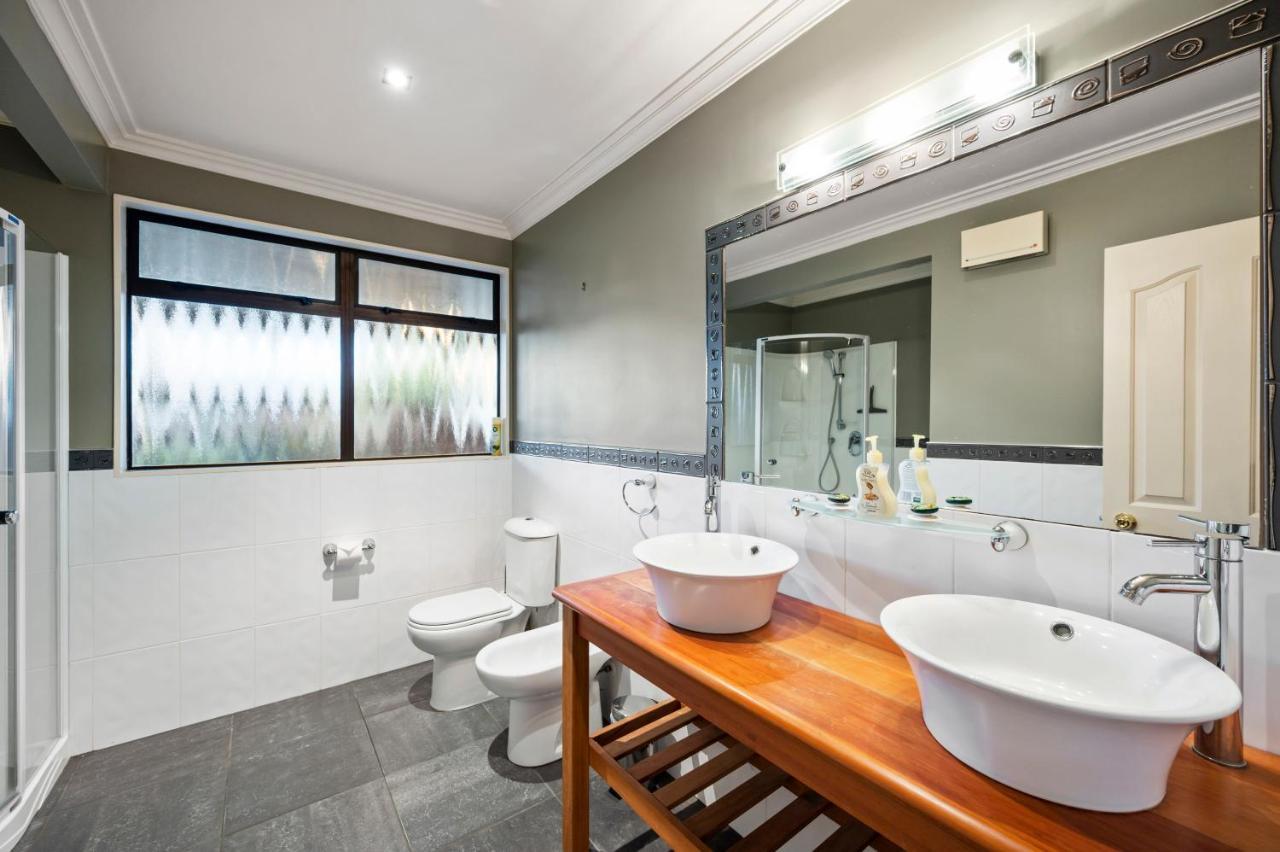 Taupo Escape - Rainbow Point Holiday Home Екстер'єр фото