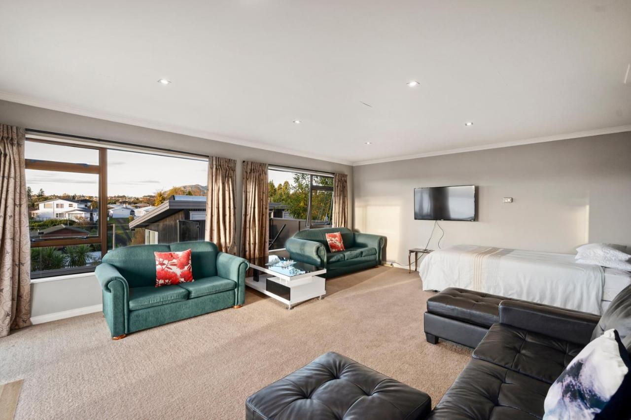 Taupo Escape - Rainbow Point Holiday Home Екстер'єр фото