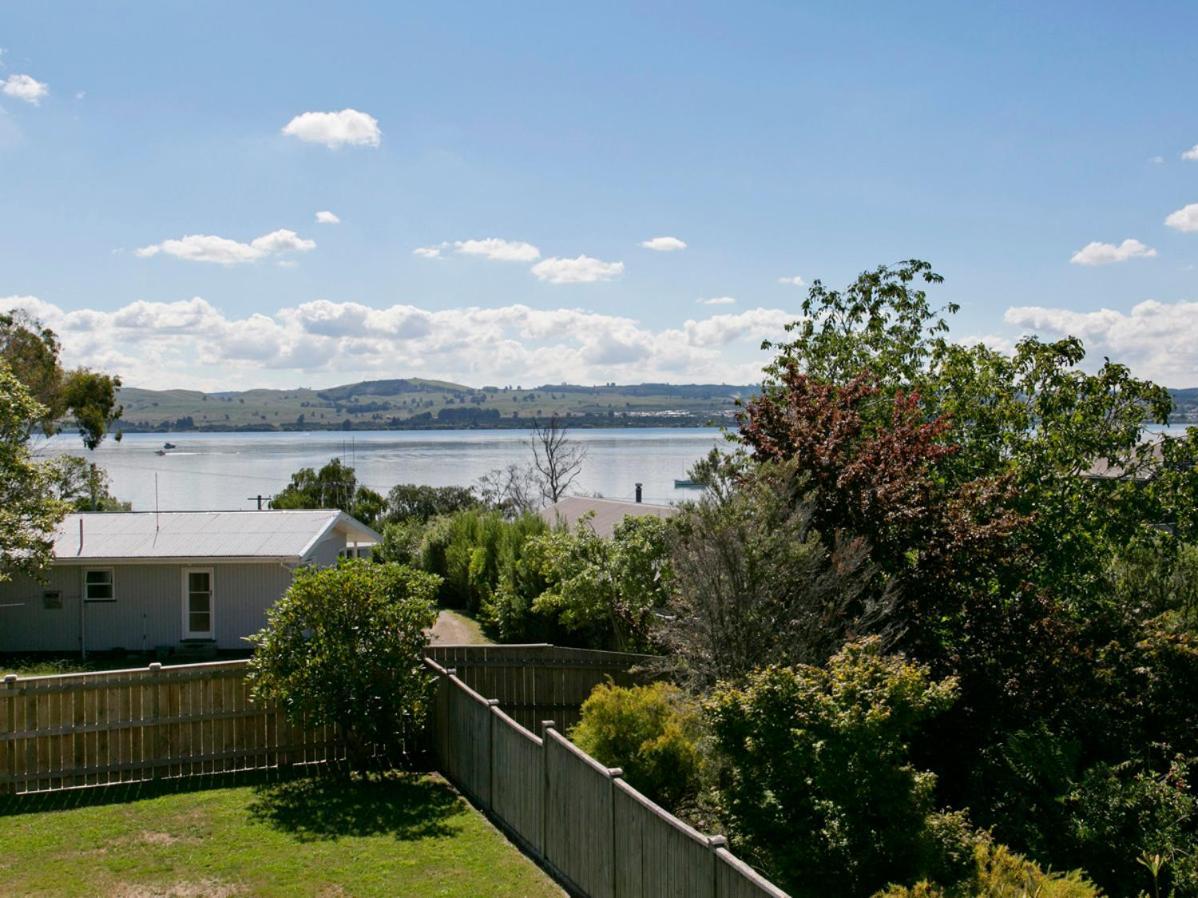 Taupo Escape - Rainbow Point Holiday Home Екстер'єр фото